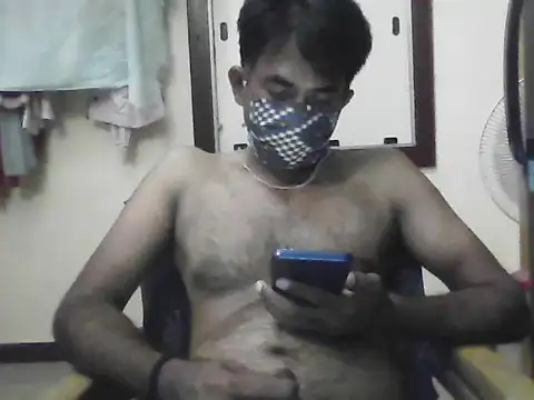 Snapshot of HeatableRevan chatting on June 19, 2026, 6:14 pm HeatableRevan online show from June 19, 2026, 6:14 pm
