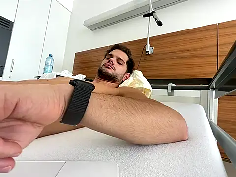 youngboyformommy24 online show from November 4, 2025, 11:47 am