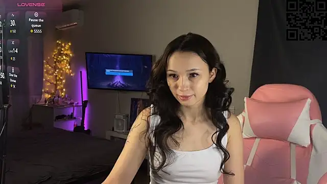 ella simons online show from November 23, 2025, 1:04 am