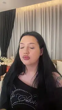 Felicia Herceg online show from November 19, 2025, 12:27 pm