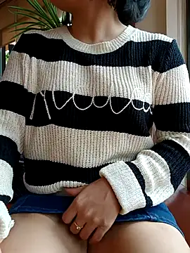 Mina-02 online show from October 31, 2025, 6:43 am