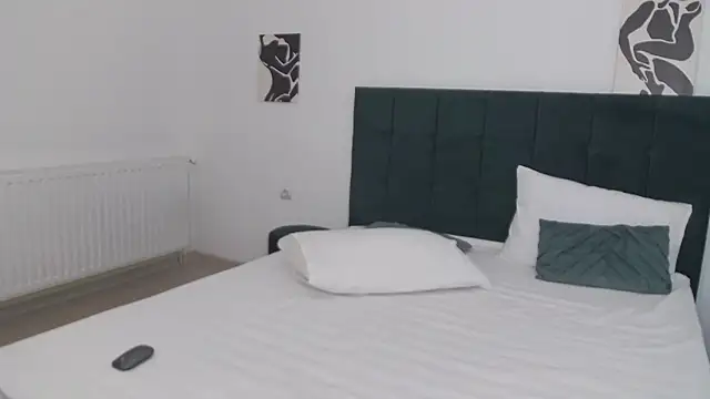 Novavibee online show from November 7, 2025, 2:27 am