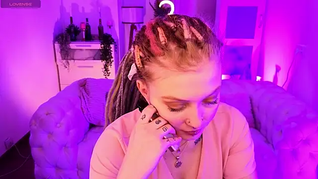 Snapshot of Kiki_shay chatting on November 19, 2025, 1:33 pm Kiki shay online show from November 19, 2025, 1:33 pm