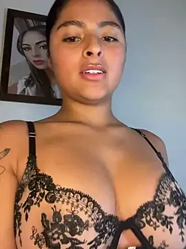 morenaQueen  online show from November 25, 2025, 8:20 pm