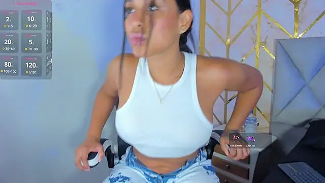 sofialaurentxox online show from November 18, 2025, 7:39 pm