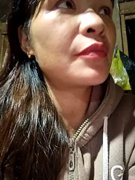 chipu06 online show from November 13, 2025, 12:42 pm