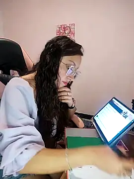 Snapshot of Pinkvixen69 chatting on February 9, 2026, 7:45 pm Pinkvixen69 online show from February 9, 2026, 7:45 pm