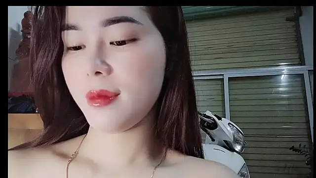 Snapshot of Family-Lovee chatting on February 6, 2026, 10:17 pm Family-Lovee online show from February 6, 2026, 10:17 pm