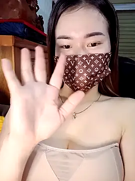 Family-Lovee online show from November 16, 2025, 6:23 pm