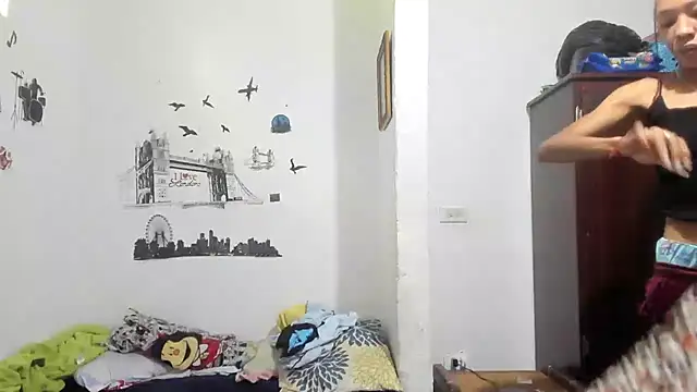 YAILIN 04 online show from December 18, 2025, 5:06 pm