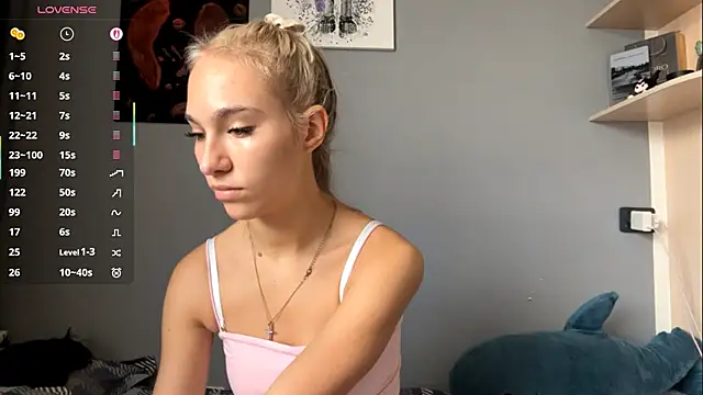 LeilaBilberry online show from November 3, 2025, 5:12 am