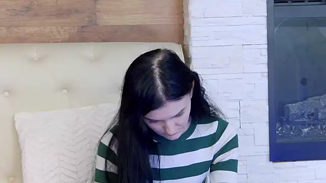 KendraNoir online show from February 4, 2026, 7:03 am