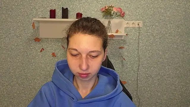 CuteEllii online show from December 1, 2025, 5:19 am