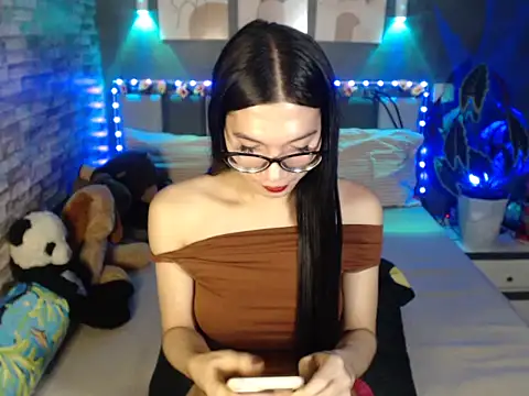 HotNathalie6900 online show from April 4, 2026, 12:01 pm