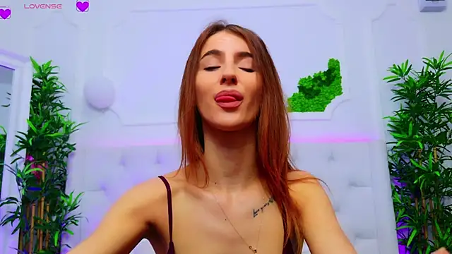 ElisaCharm online show from November 6, 2025, 5:22 am