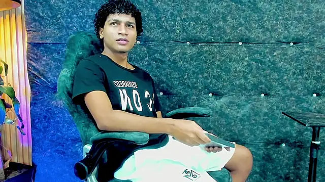 Snapshot of Iaan_Dalton_ chatting on October 20, 2025, 7:58 pm Iaan Dalton online show from October 20, 2025, 7:58 pm