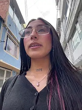 Snapshot of Violeet-Smith chatting on December 4, 2025, 7:46 pm Violeet-Smith online show from December 4, 2025, 7:46 pm