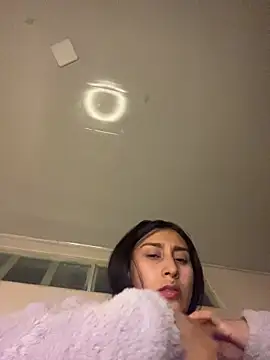 Snapshot of Violeet-Smith chatting on November 26, 2025, 7:08 am Violeet-Smith online show from November 26, 2025, 7:08 am