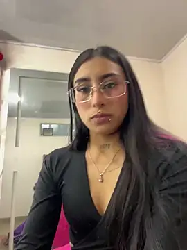 Snapshot of Violeet-Smith chatting on October 22, 2025, 8:41 pm Violeet-Smith online show from October 22, 2025, 8:41 pm