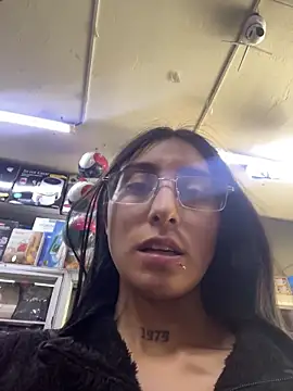 Violeet-Smith online show from December 18, 2025, 4:44 pm