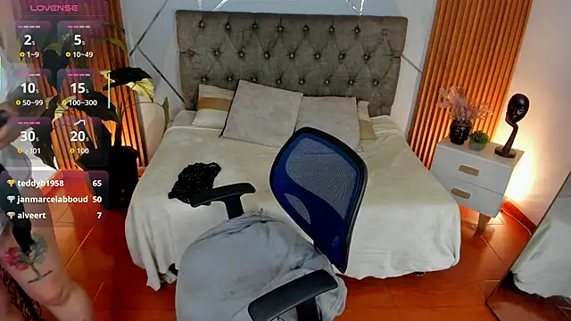 camilaa lux online show from November 7, 2025, 10:53 am