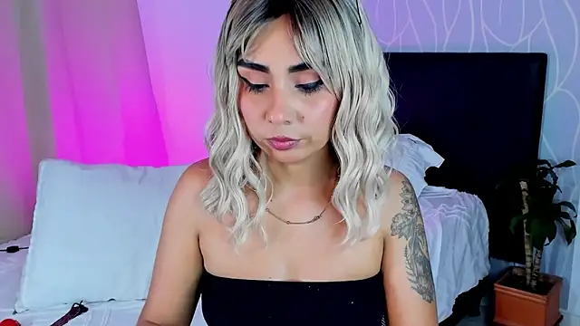 Emilyvalk  online show from November 10, 2025, 10:26 pm