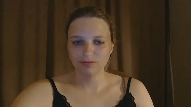 ElisSky301 online show from June 10, 2026, 8:32 pm