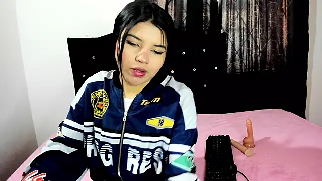Snapshot of Sara_Moon_18 chatting on October 21, 2025, 8:30 pm Sara Moon 18 online show from October 21, 2025, 8:30 pm