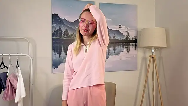 Snapshot of NichelleBenckendorf chatting on October 21, 2025, 3:00 pm NichelleBenckendorf online show from October 21, 2025, 3:00 pm