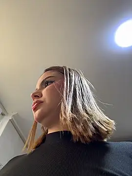 Snapshot of Beella1_ chatting on July 10, 2026, 11:43 am Beella1 online show from July 10, 2026, 11:43 am