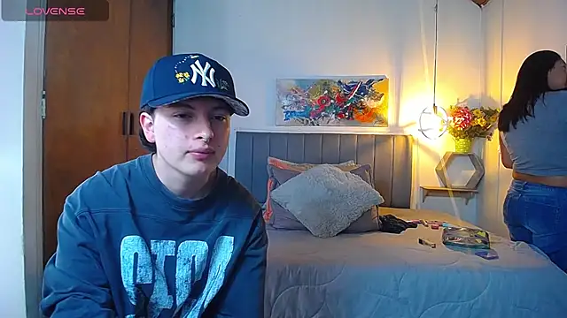 Snapshot of couple_sinz chatting on October 23, 2025, 1:32 pm couple sinz online show from October 23, 2025, 1:32 pm