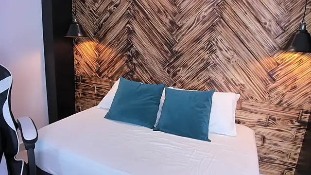 mia collins96 online show from November 15, 2025, 2:48 am