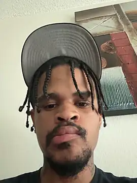 Snapshot of Mrmakeherwet_Tez chatting on October 20, 2025, 9:26 pm Mrmakeherwet Tez online show from October 20, 2025, 9:26 pm