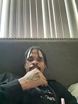 Snapshot of Mrmakeherwet_Tez chatting on October 24, 2025, 9:25 pm Mrmakeherwet Tez online show from October 24, 2025, 9:25 pm