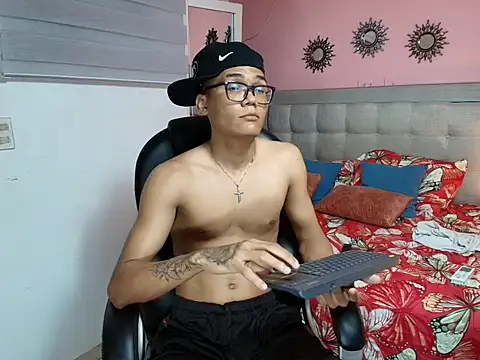 Snapshot of aron_big_big chatting on October 22, 2025, 7:13 pm aron big big online show from October 22, 2025, 7:13 pm