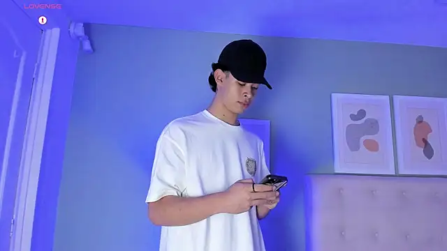 ApoloRicci online show from February 20, 2026, 7:49 pm