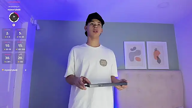 ApoloRicci online show from February 10, 2026, 8:19 pm