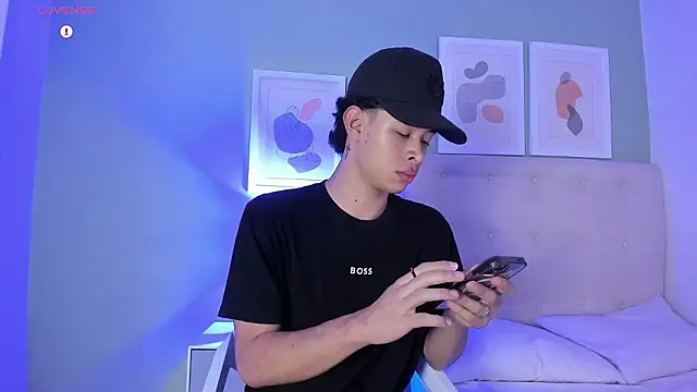 ApoloRicci online show from February 27, 2026, 7:57 pm