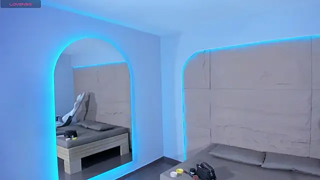 Viana dior online show from December 1, 2025, 10:10 pm