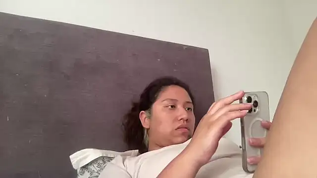 Snapshot of Kmiii21 chatting on February 3, 2026, 6:57 pm Kmiii21 online show from February 3, 2026, 6:57 pm