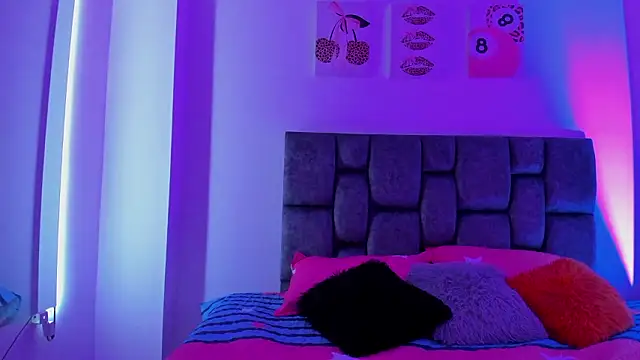 Snapshot of kittymonroe1 chatting on February 12, 2026, 5:56 pm kittymonroe1 online show from February 12, 2026, 5:56 pm