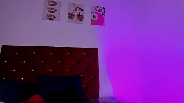 kittymonroe1 online show from July 12, 2026, 5:47 pm