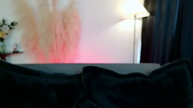 Snapshot of mia_roux1 chatting on February 7, 2026, 12:46 pm mia roux1 online show from February 7, 2026, 12:46 pm