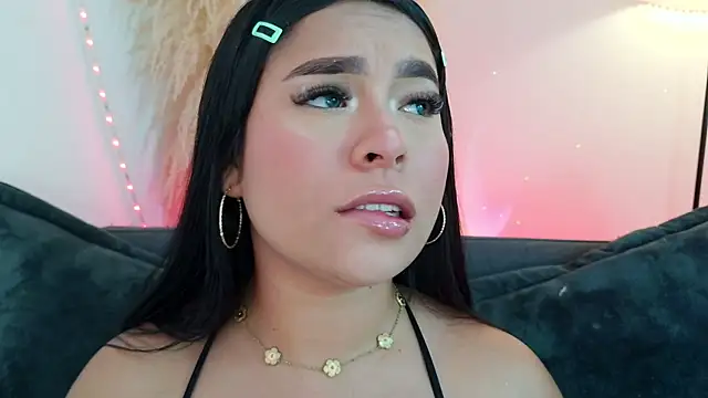 mia roux1 online show from April 11, 2026, 8:12 pm