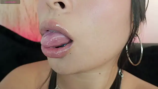 mia roux1 online show from June 12, 2026, 11:13 pm