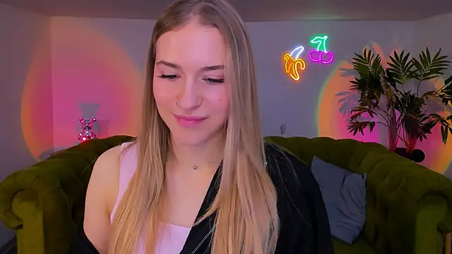 sassy cutie online show from November 24, 2025, 1:11 pm