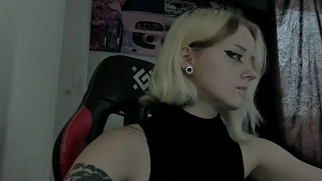 Snapshot of Holy_Mistress_S chatting on July 6, 2026, 7:26 am Holy Mistress S online show from July 6, 2026, 7:26 am