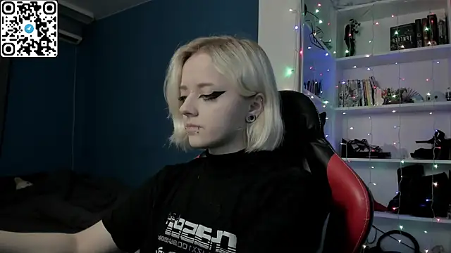 Holy Mistress S online show from December 16, 2025, 9:35 am