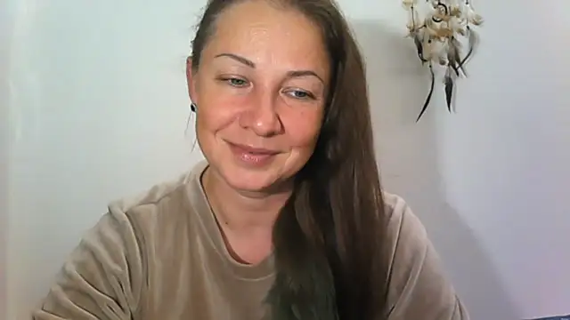 LucyTop online show from November 6, 2025, 9:19 pm