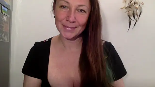 LucyTop online show from October 22, 2025, 2:16 pm